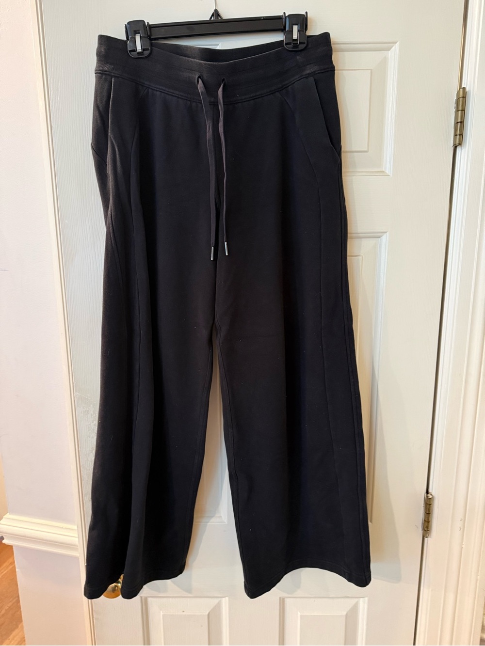 Lululemon Black Wide leg sweatpants Size 10 - Classic Logo Tag